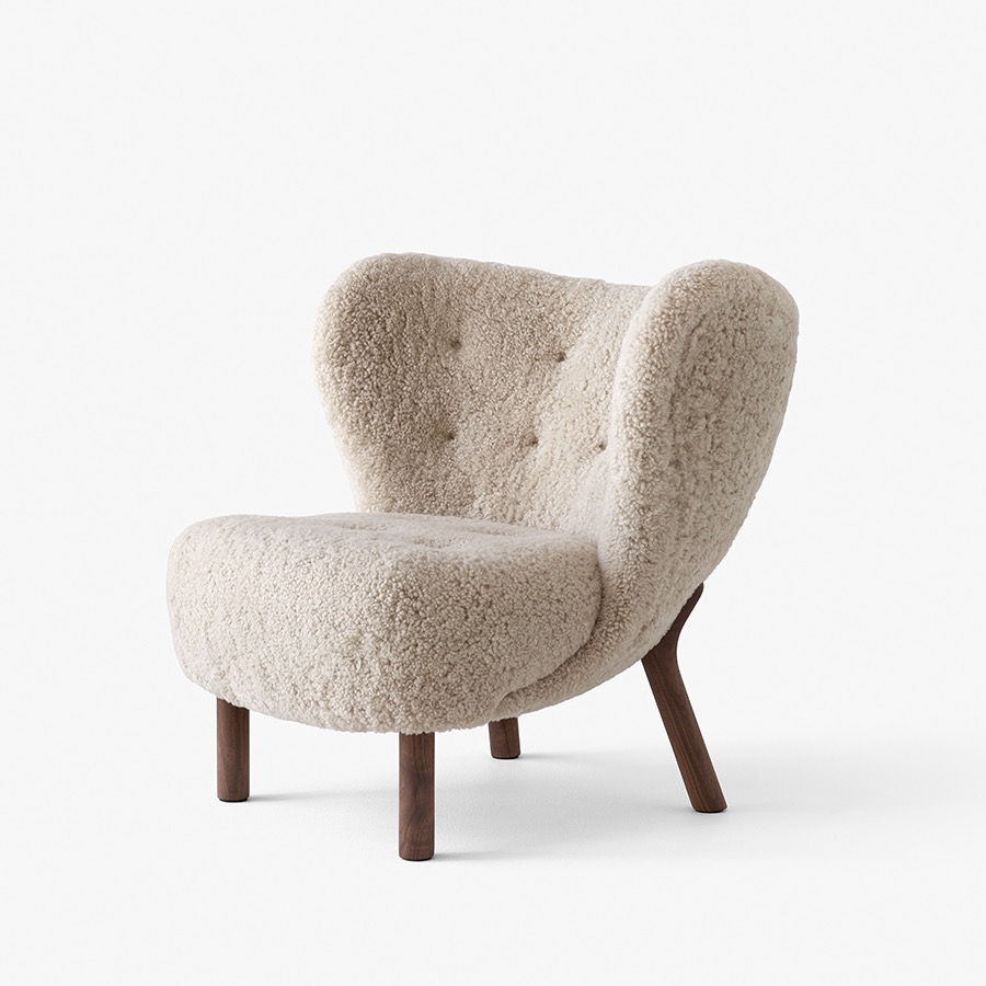앤트레디션 리틀 페트라 라운지 체어 Little Petra Lounge Chair VB1 Walnut/Sheepskin Moonlight